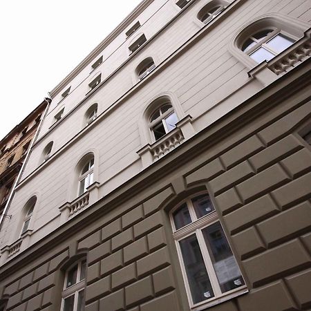 Pure White Hotel Praga Exterior foto