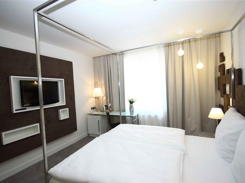 Pure White Hotel Praga Quarto foto