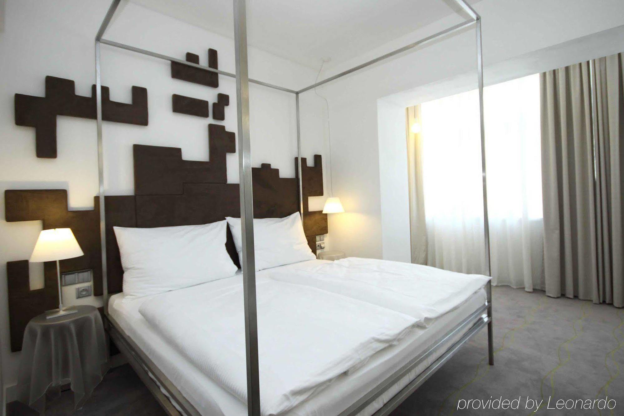 Pure White Hotel Praga Quarto foto